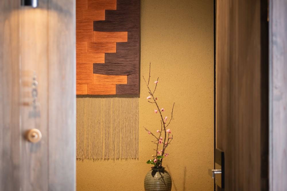 デラックス ルーム キングベッド 1 台 客室2 | Nazuna 京都 御所