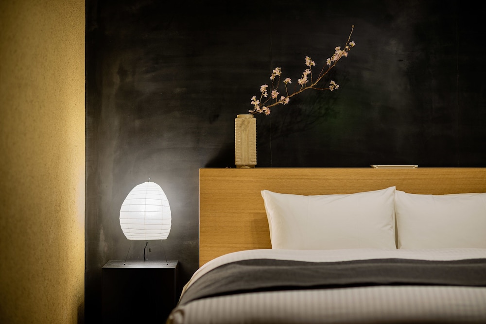 デラックス ルーム キングベッド 1 台 客室3 | Nazuna 京都 御所