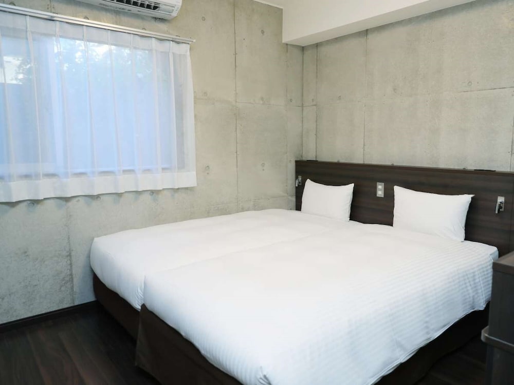 スタンダード ツインルーム 2 ベッドルーム 禁煙 冷蔵庫 客室2 | The BREAKFAST HOTEL MARCHE石垣島