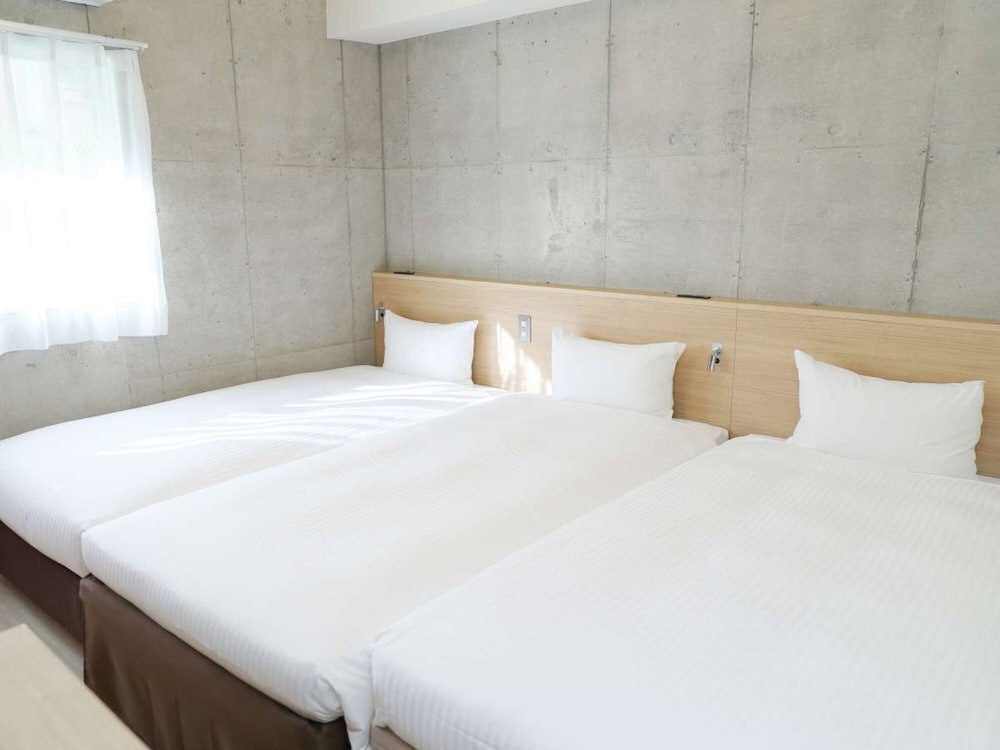 スタンダード トリプルルーム 3 ベッドルーム 禁煙 冷蔵庫 客室2 | The BREAKFAST HOTEL MARCHE石垣島