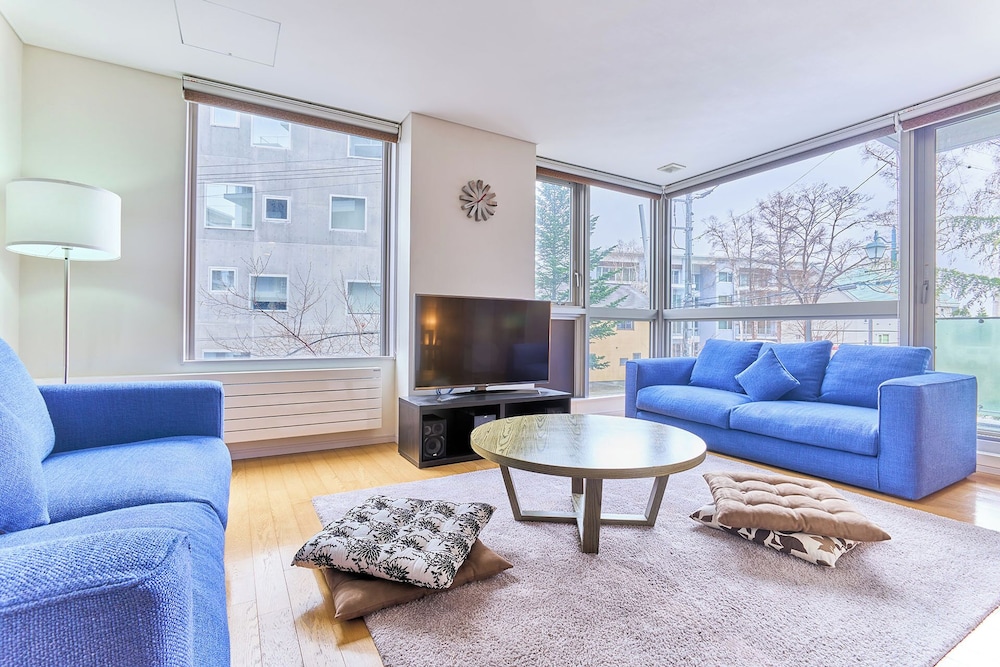 Yama Shizen Condo 3 Bedrooms リビング エリア0 | ニセコセントラル コンドミニアム