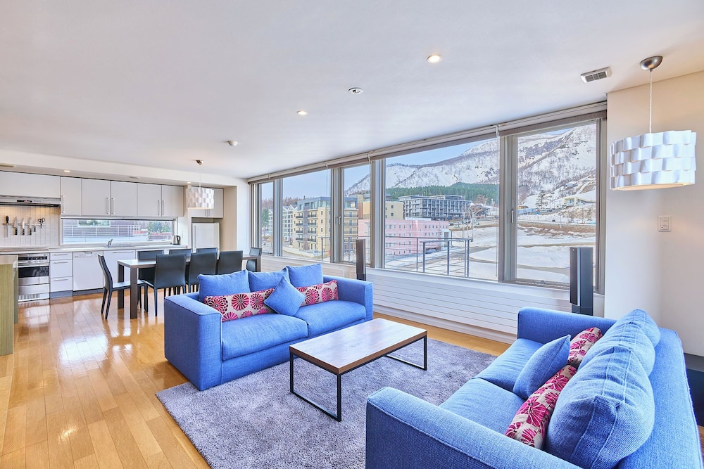 Yama Shizen Condo 2 Bedrooms Penthouse リビング エリア0 | ニセコセントラル コンドミニアム