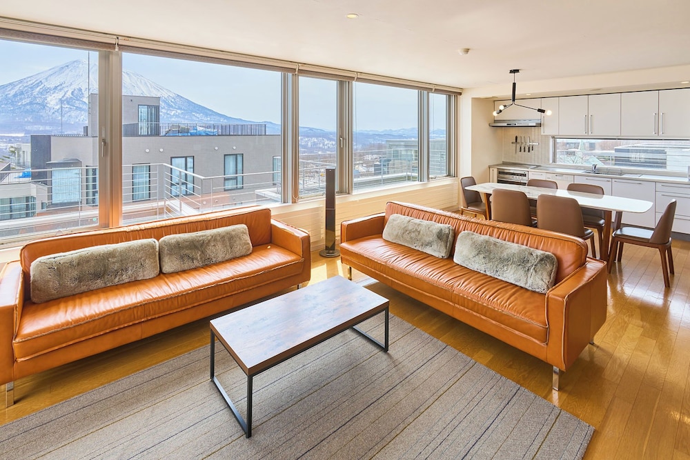 Yama Shizen Condo 3 Bedrooms Penthouse リビング エリア0 | ニセコセントラル コンドミニアム