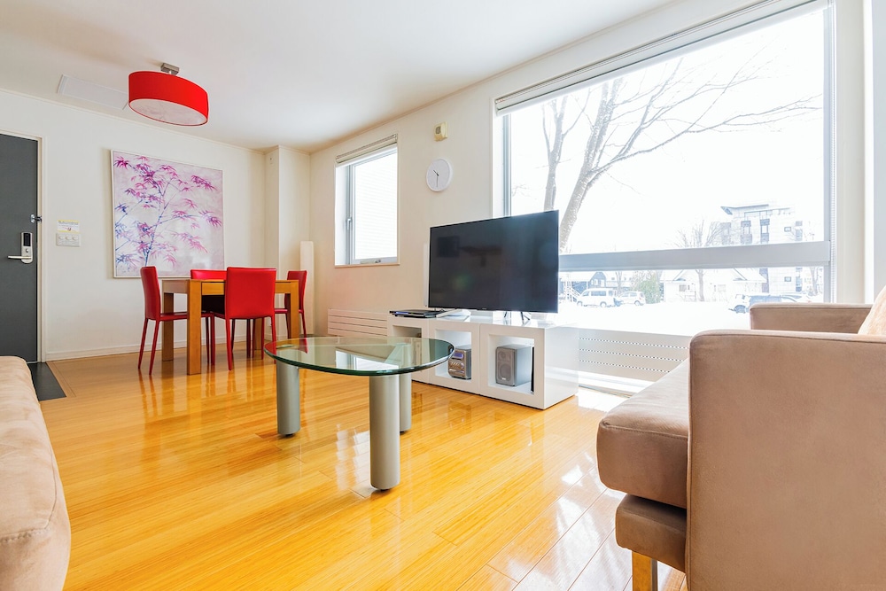 Miharashi Condo 2 Bedrooms リビング エリア1 | ニセコセントラル コンドミニアム