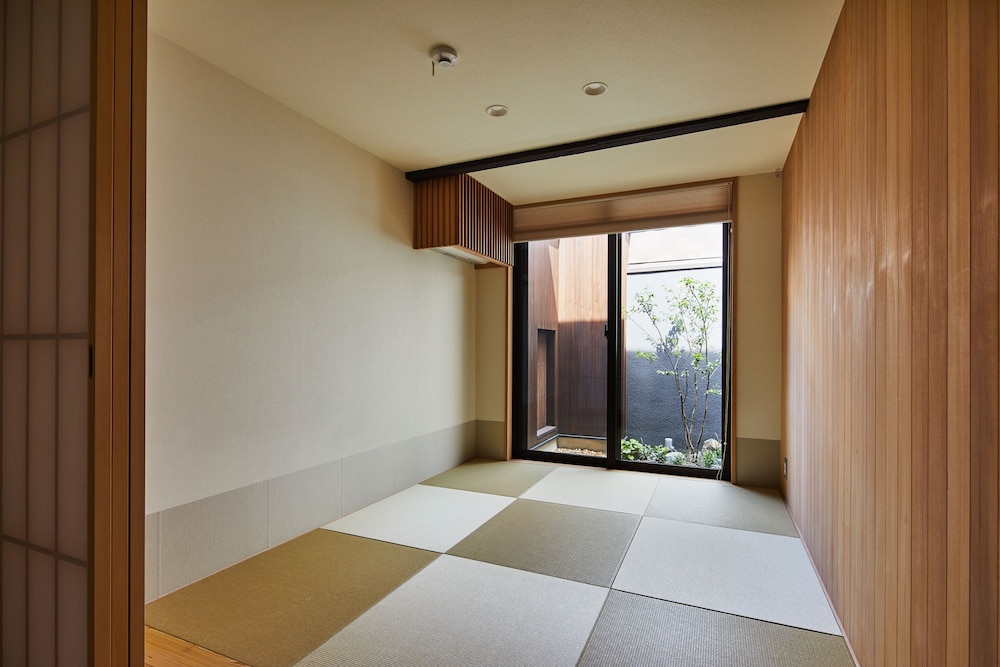 一本橋 デラックススイート 白川ビュー 客室2 | ぎをん白川の宿