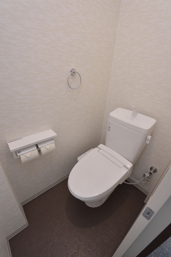 エコノミー ダブルルーム バスルームの設備1 | 優遊 Inn 京都伏見