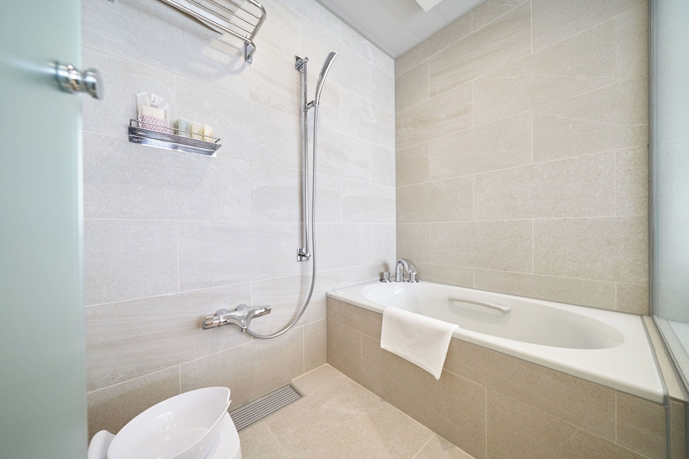 デラックスツイン エキストラベッド付 禁煙 客室4 | WeBase 高松