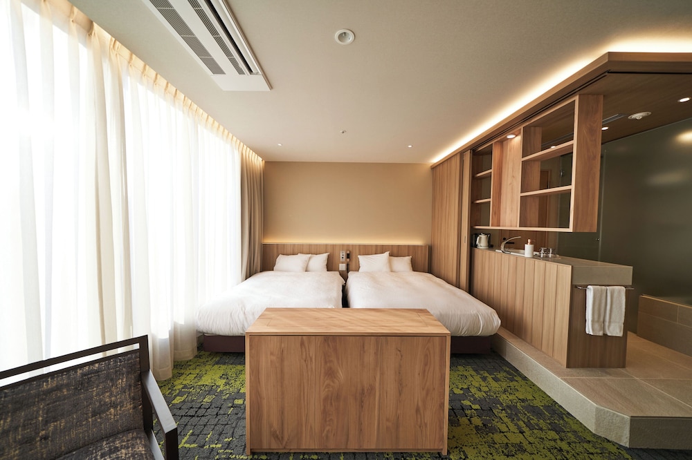 デラックスツイン エキストラベッド付 禁煙 客室7 | WeBase 高松