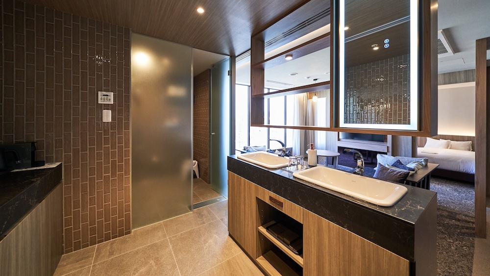 エグゼクティブ ツインルーム バスルーム1 | WeBase 高松