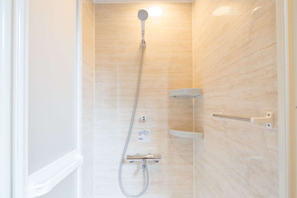 プライベート 個室4人部屋 シャワーブース付き 禁煙 客室2 | 旅寛 HOSTEL 祇園