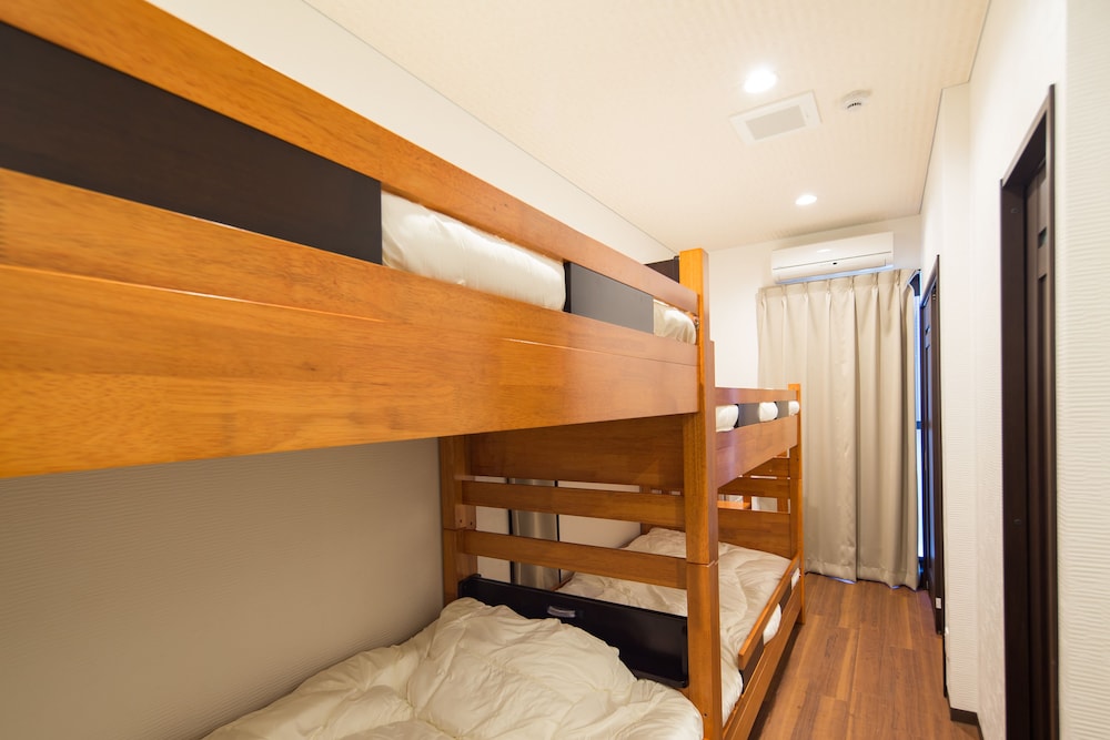 プライベート 個室4人部屋 シャワーブース付き 禁煙 | 旅寛 HOSTEL 祇園