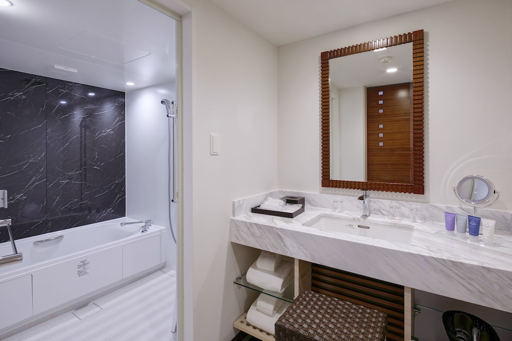 スーペリアツイン 2名利用 バスルームのシンク0 | アラマハイナ コンドホテル