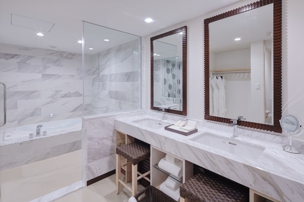 インフィニティスイート 2名利用 バスルーム1 | アラマハイナ コンドホテル