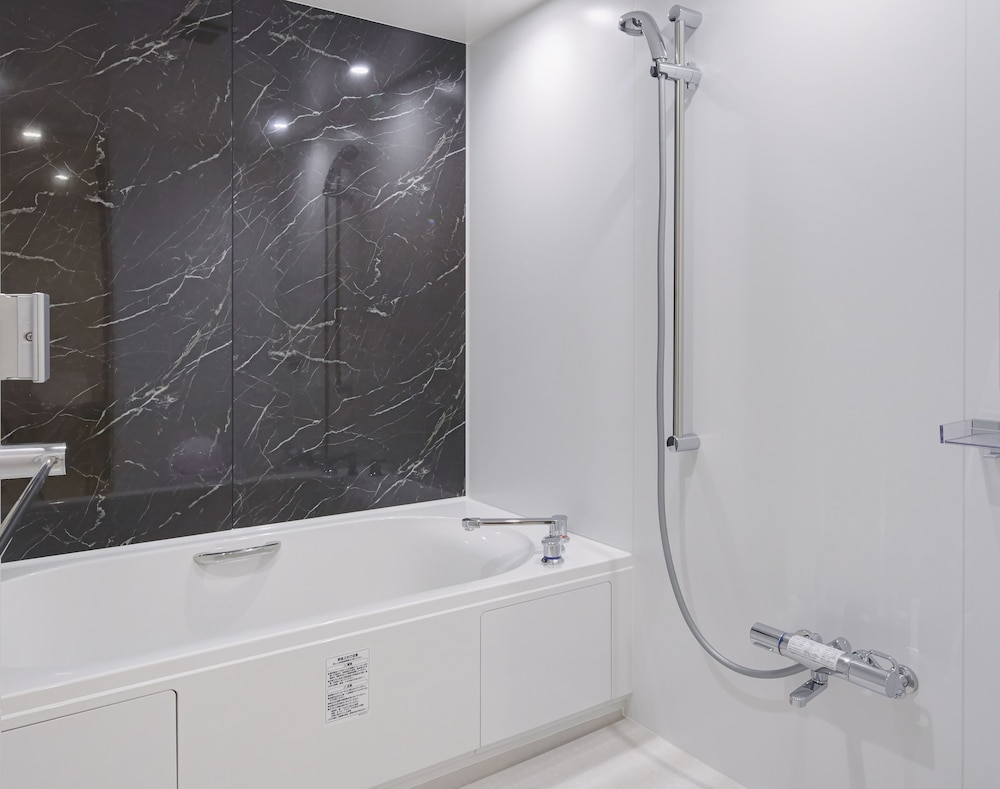 スーペリアツイン 2名利用 バスルームの設備0 | アラマハイナ コンドホテル