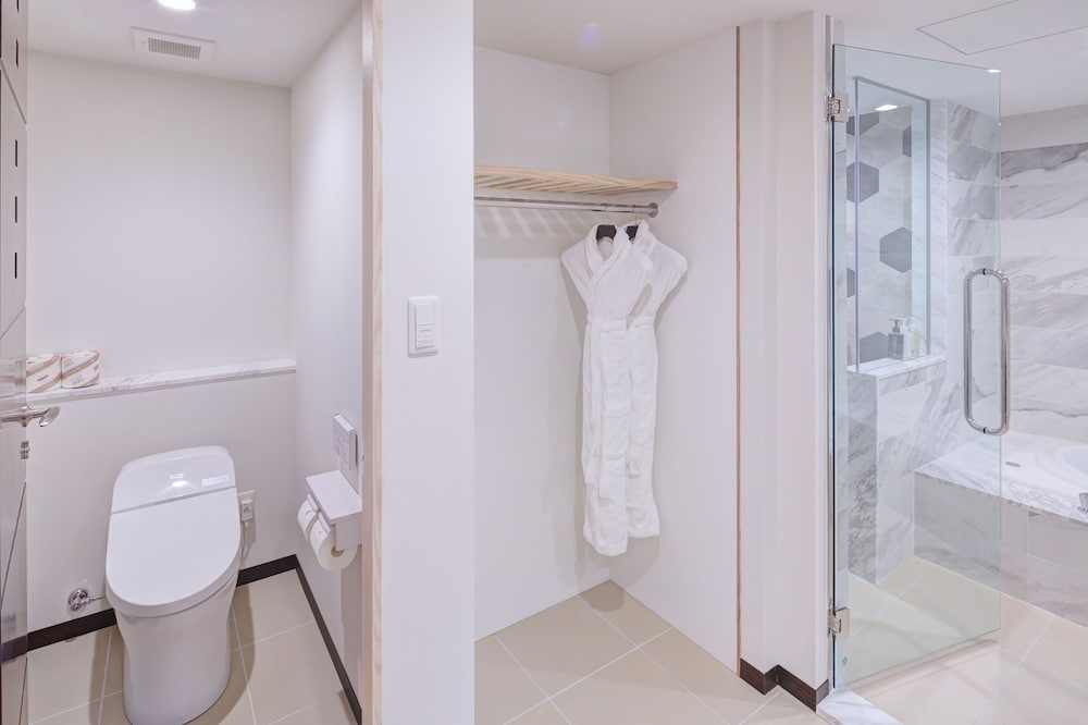 インフィニティスイート 2名利用 バスルーム2 | アラマハイナ コンドホテル