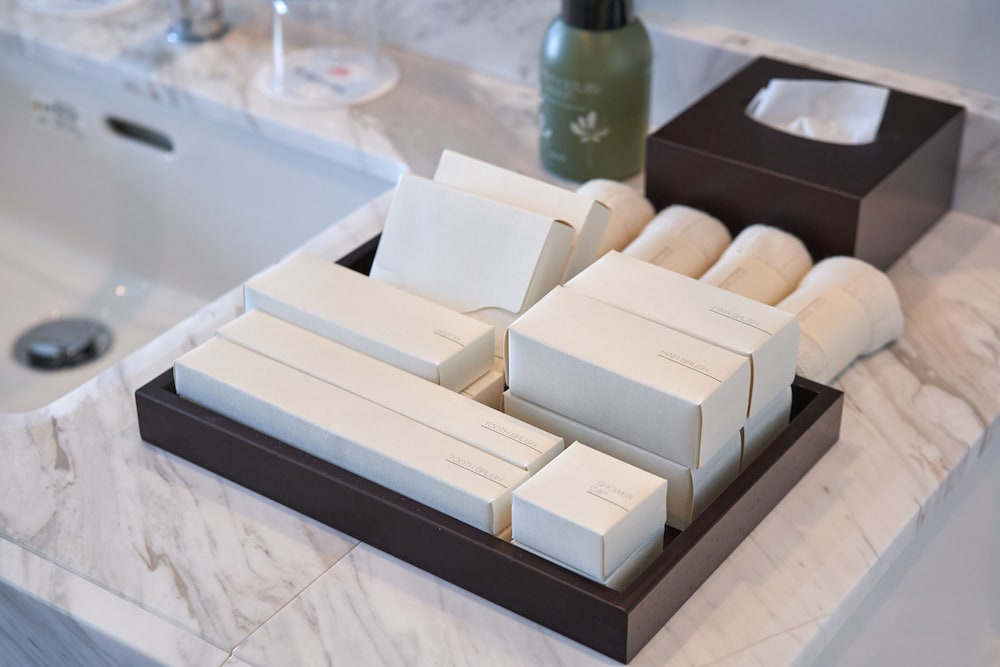 ハイフロアデラックスルーム4ベッド 2名利用 禁煙 バスルームの設備2 | アラマハイナ コンドホテル