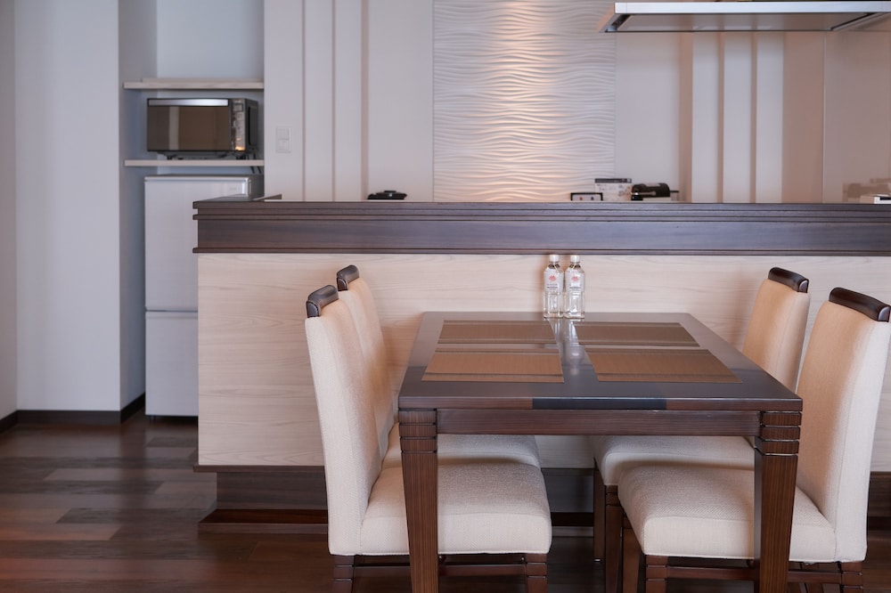 インフィニティスイート 2名利用 リビング エリア0 | アラマハイナ コンドホテル