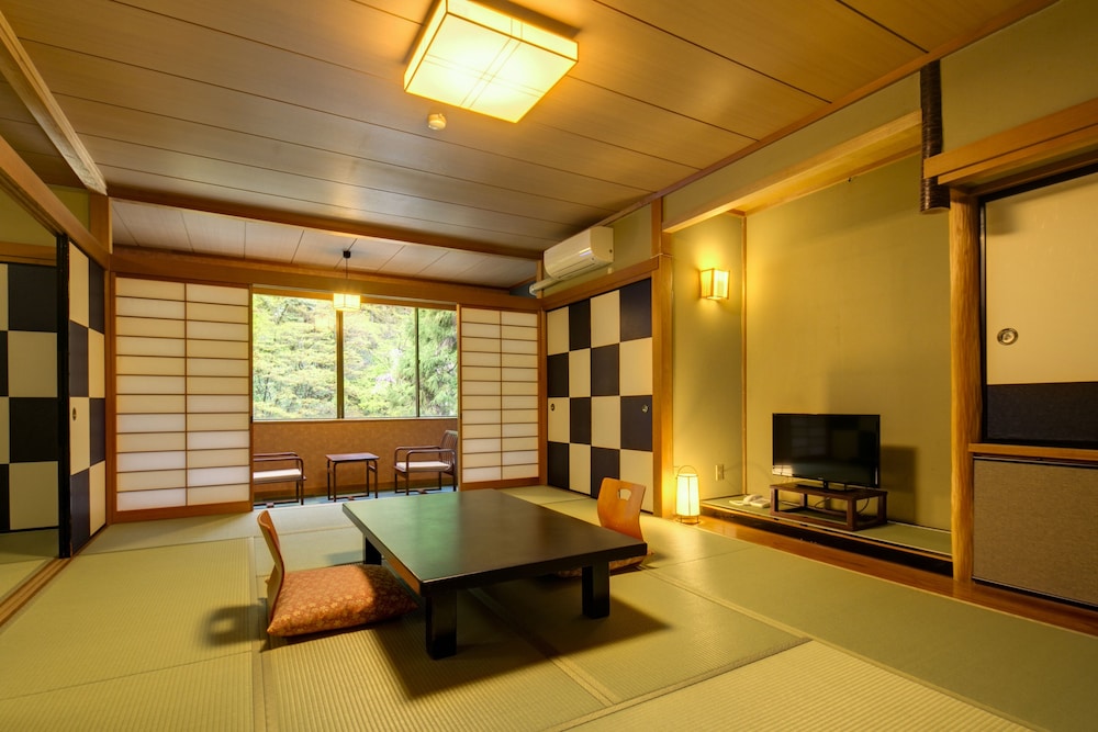 和室 12畳 喫煙可 客室2 | フォレストリゾート 湯もと小町館