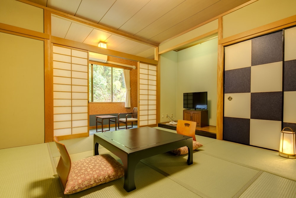 和室 8畳 喫煙可 客室2 | フォレストリゾート 湯もと小町館