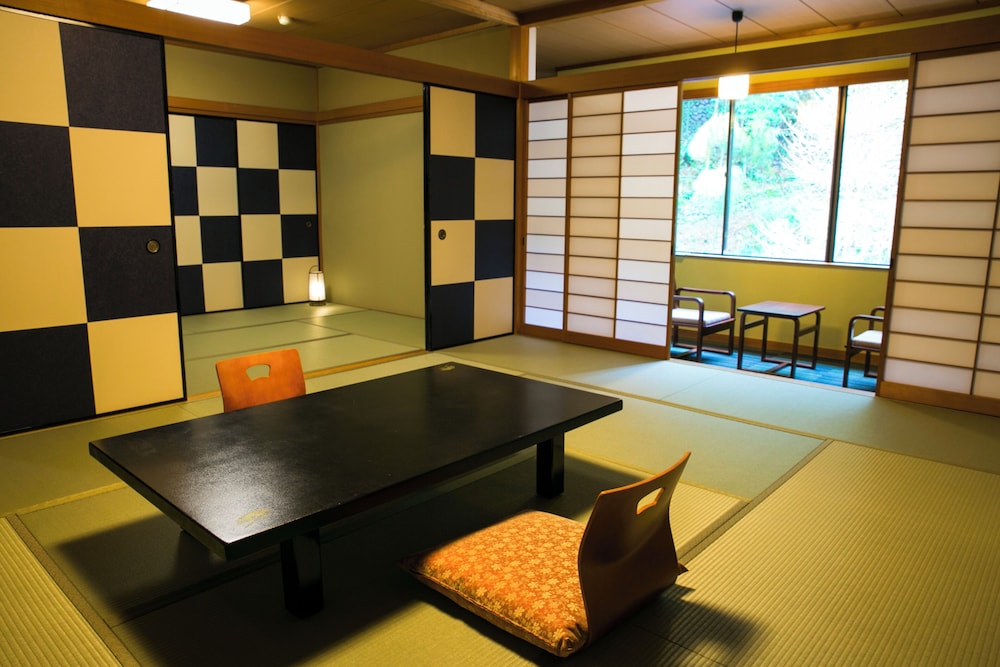 和室 12畳 喫煙可 | フォレストリゾート 湯もと小町館