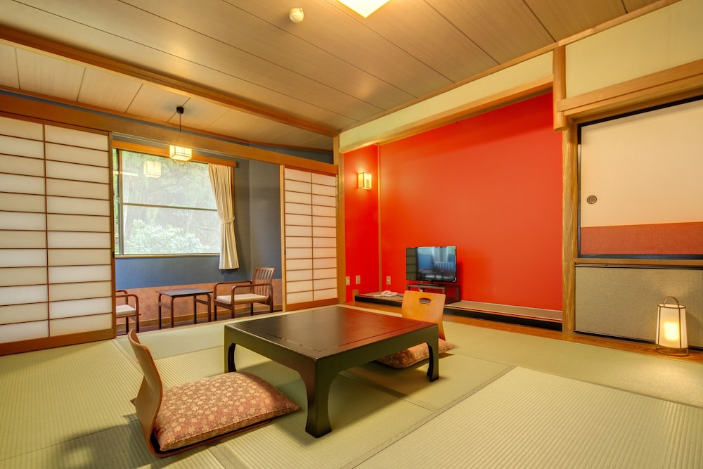 和室 8畳 喫煙可 | フォレストリゾート 湯もと小町館