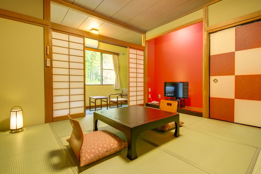 和室 8畳 喫煙可 客室1 | フォレストリゾート 湯もと小町館