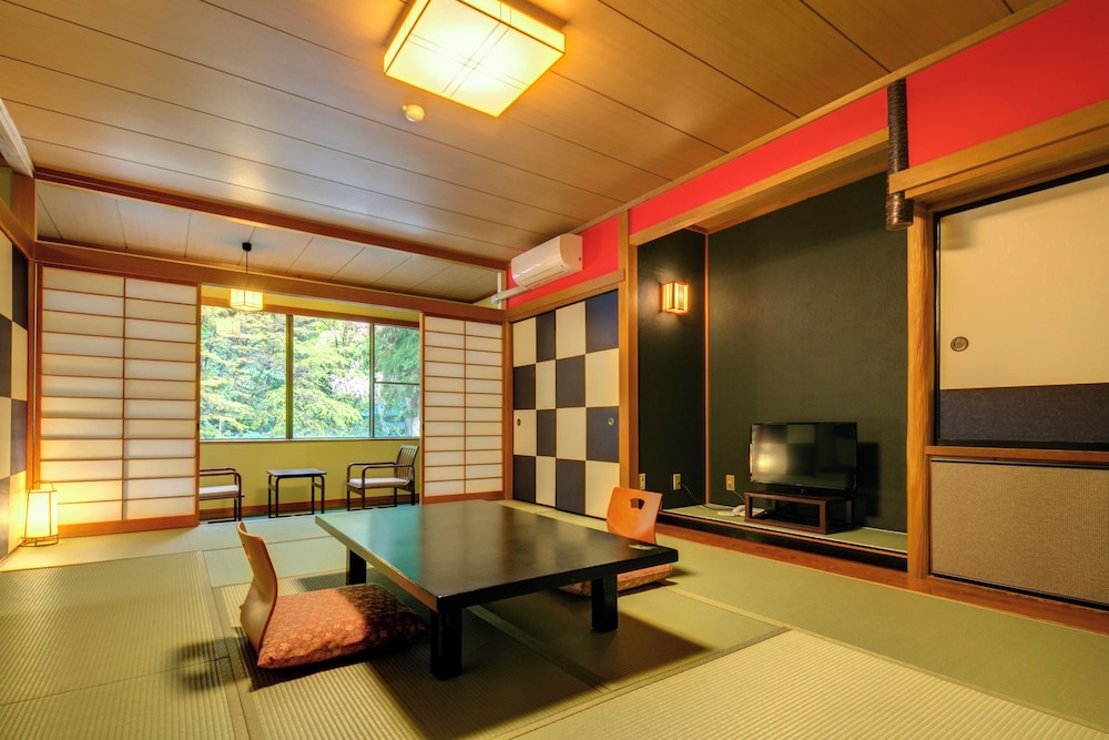 和室 8畳 喫煙可 客室4 | フォレストリゾート 湯もと小町館