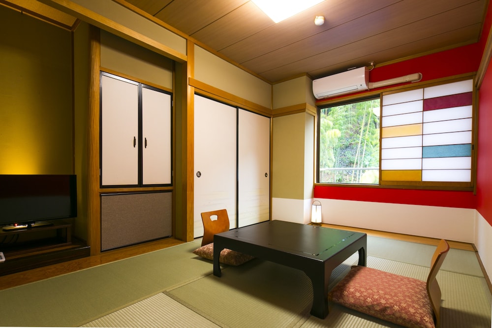 和室 6畳 喫煙可 客室1 | フォレストリゾート 湯もと小町館