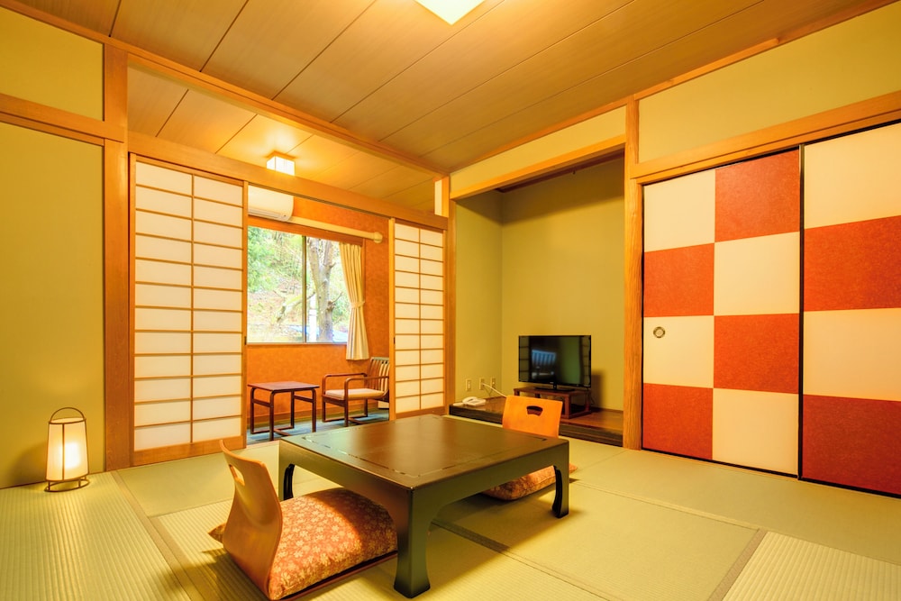 和室 8畳 禁煙 | フォレストリゾート 湯もと小町館