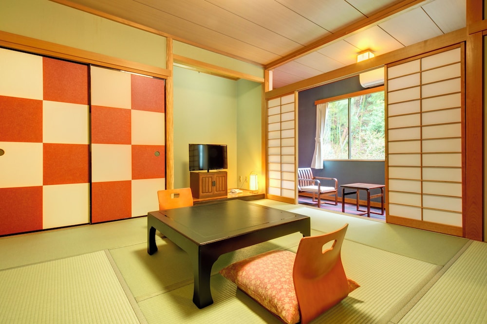 和室 8畳 喫煙可 客室5 | フォレストリゾート 湯もと小町館