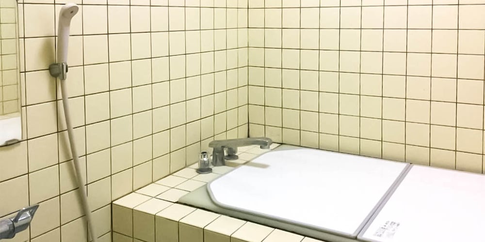 洋室A (3人部屋) バストイレ共同 禁煙 バスルーム0 | 山中湖 ペンション ぱうぜ