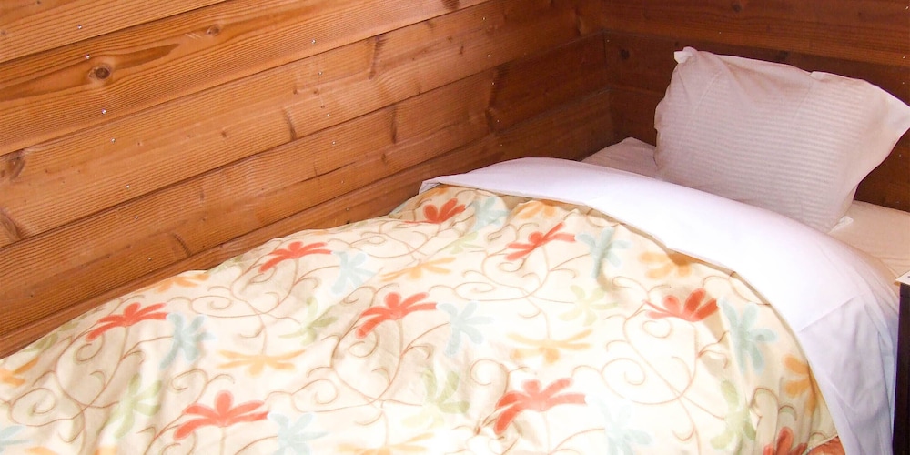 洋室A (3人部屋) バストイレ共同 禁煙 | 山中湖 ペンション ぱうぜ