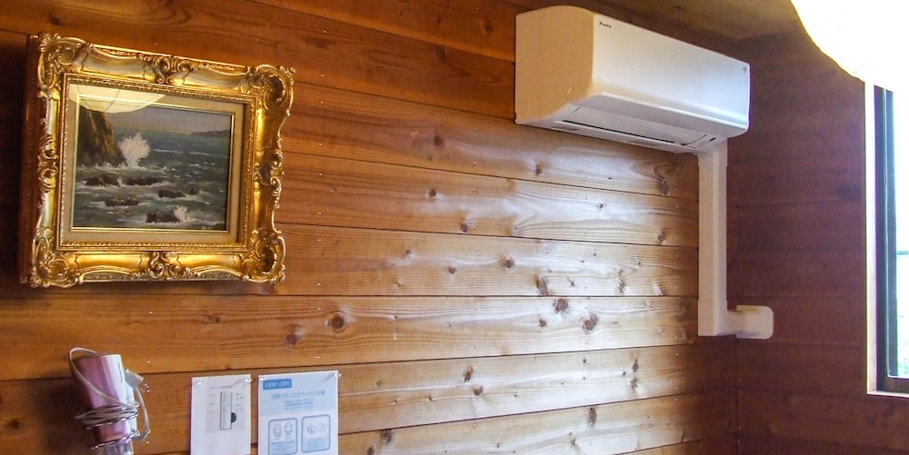 洋室A (3人部屋) バストイレ共同 禁煙 客室1 | 山中湖 ペンション ぱうぜ