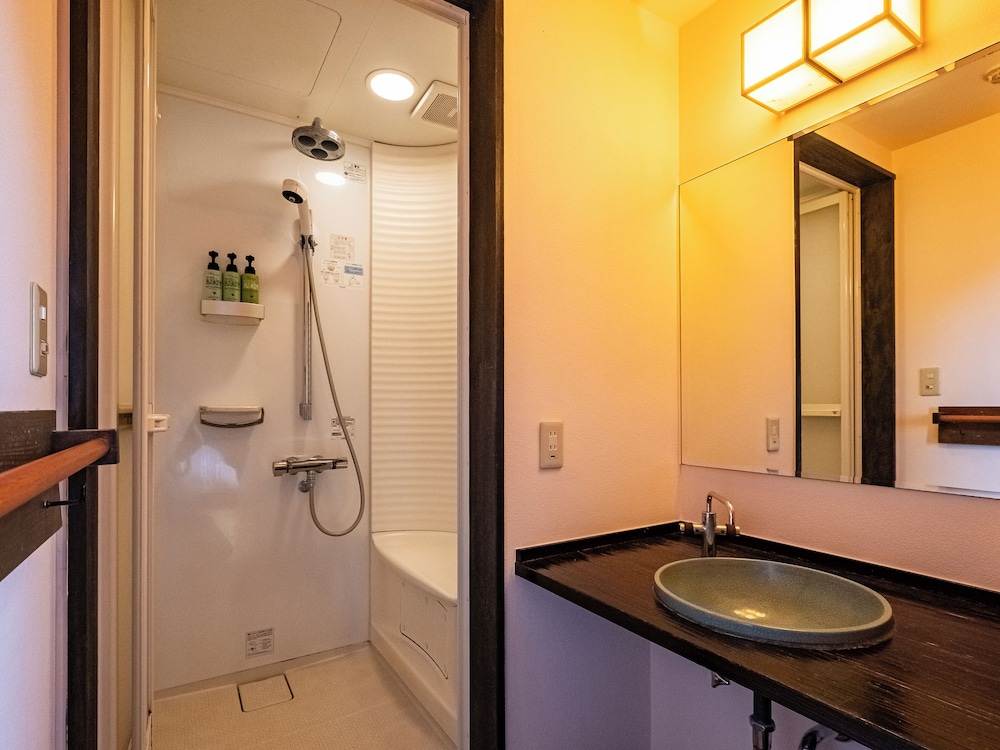 和洋室 ダブル 又は ツインルーム 35平米 (離れの露天風呂付き客室)「禁煙」 バスルーム1 | 和の宿 華ごころ