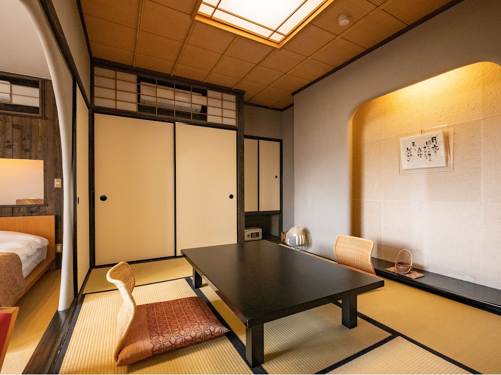 和洋室 ダブル 又は ツインルーム 35平米 (離れの露天風呂付き客室)「禁煙」 客室1 | 和の宿 華ごころ