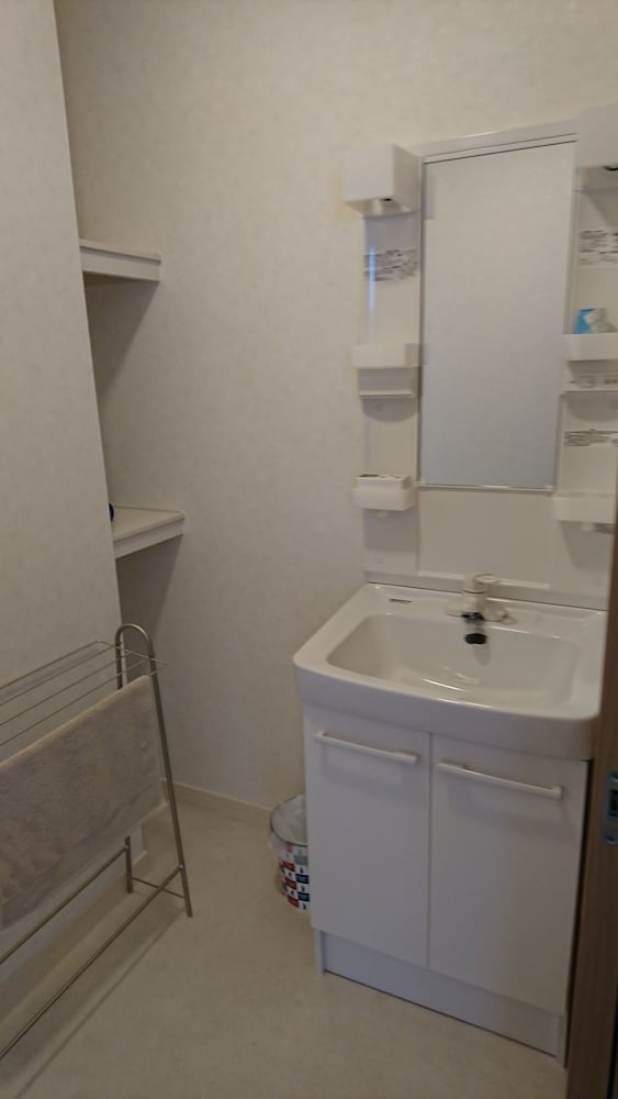 デラックス ツインルーム バスルームのシンク0 | ゲストハウス 古都音 京都