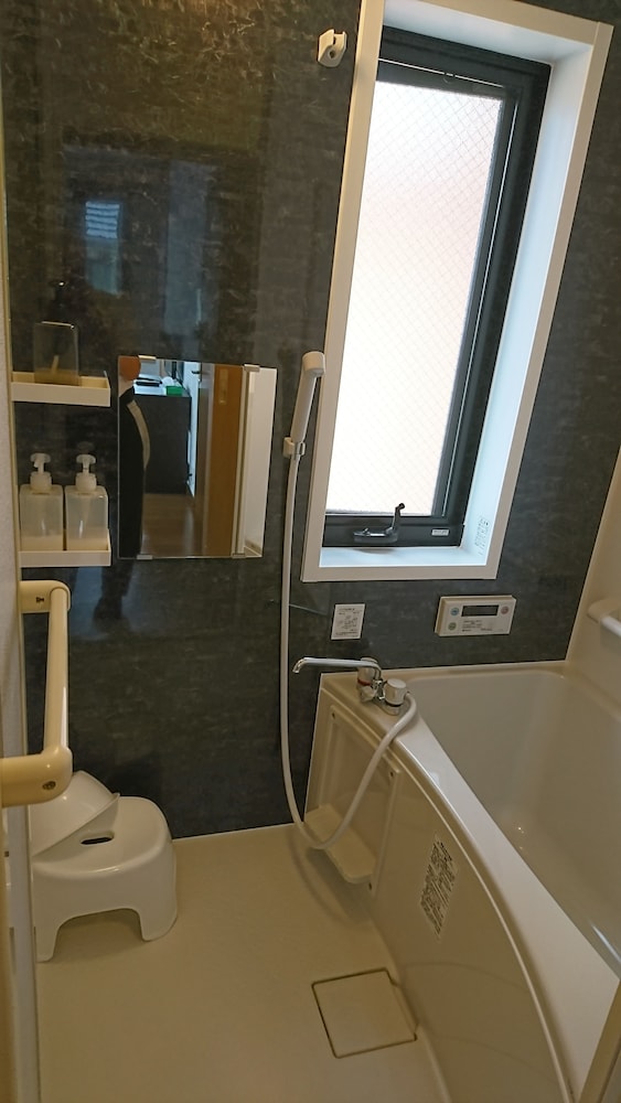 デラックス ツインルーム バスルーム2 | ゲストハウス 古都音 京都