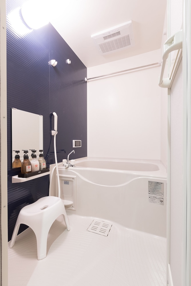 スタジオ アパートメント バスルームのシャワー0 | Stay SAKURA Kyoto 二条離宮