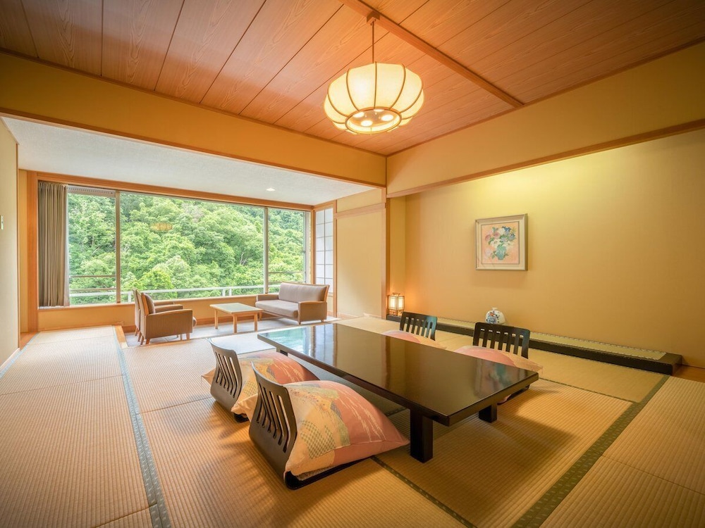 [凌雲閣] 柔らかな雰囲気の新館のお部屋 禁煙 [和室12.5畳] | 吉川屋