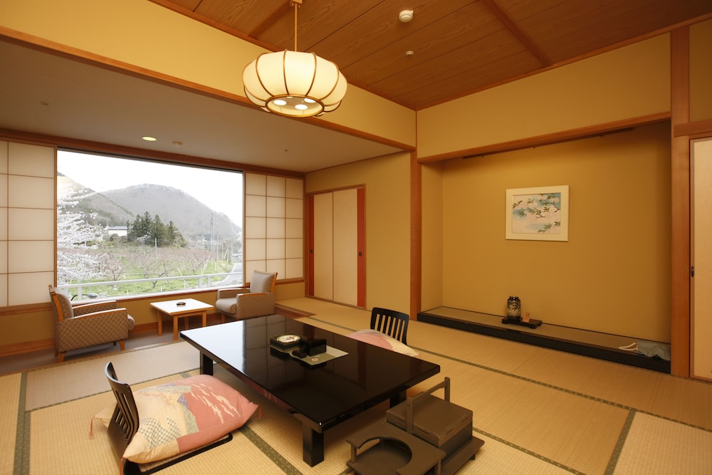 [凌雲閣] 柔らかな雰囲気の新館のお部屋 禁煙 [和室12.5畳] 客室1 | 吉川屋