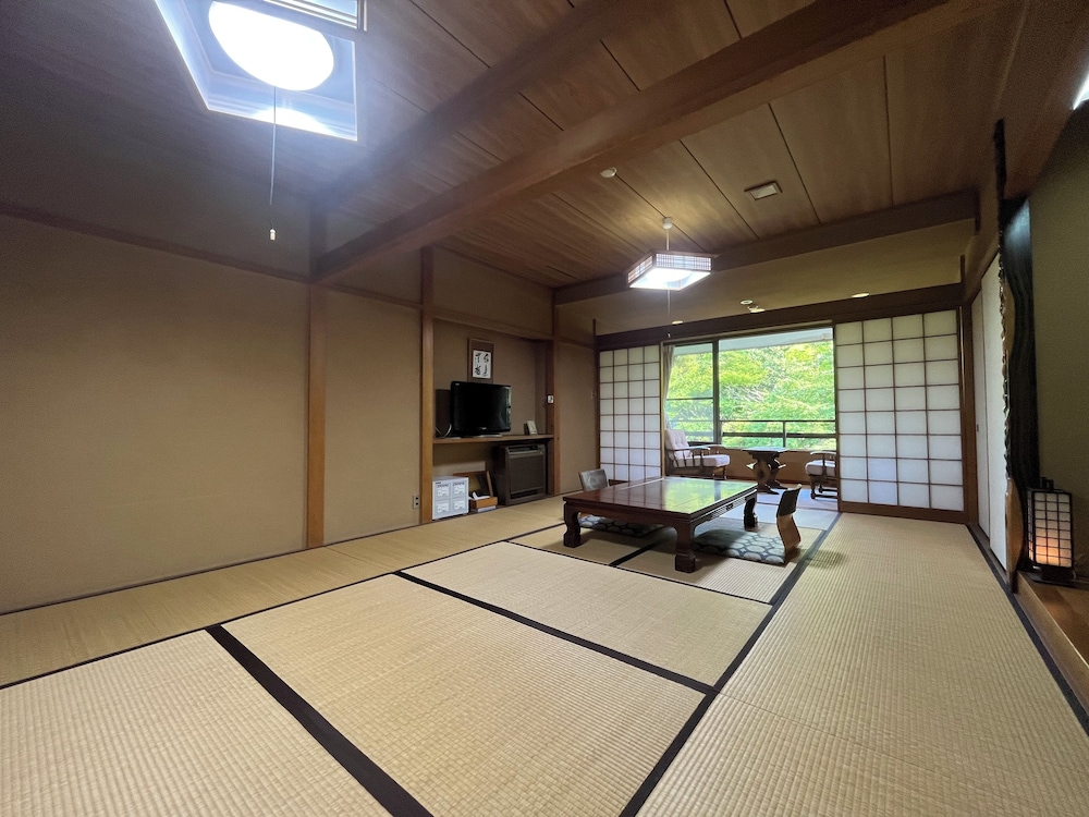 和室10畳 | 温泉旅館みたけ