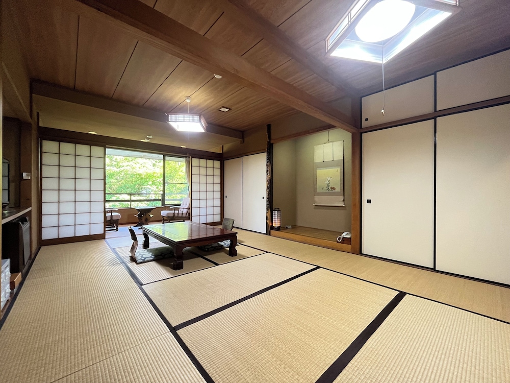 和室10畳 客室4 | 温泉旅館みたけ