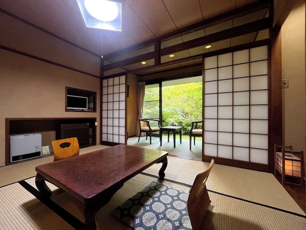 和室6畳 | 温泉旅館みたけ