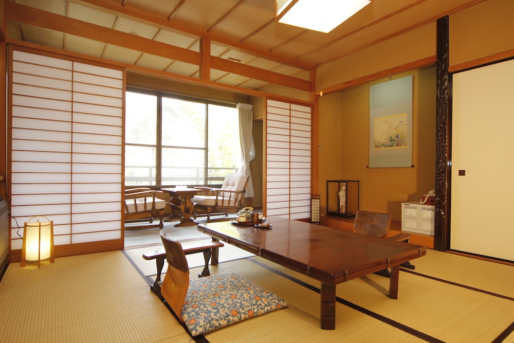 和室10畳 客室1 | 温泉旅館みたけ