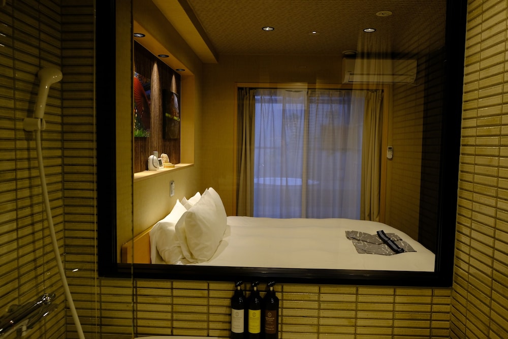 プレミアム ルーム スパ浴槽 (Shiki Suites | Kyoto Umekoji) 客室4 | シキスイート 京都梅小路