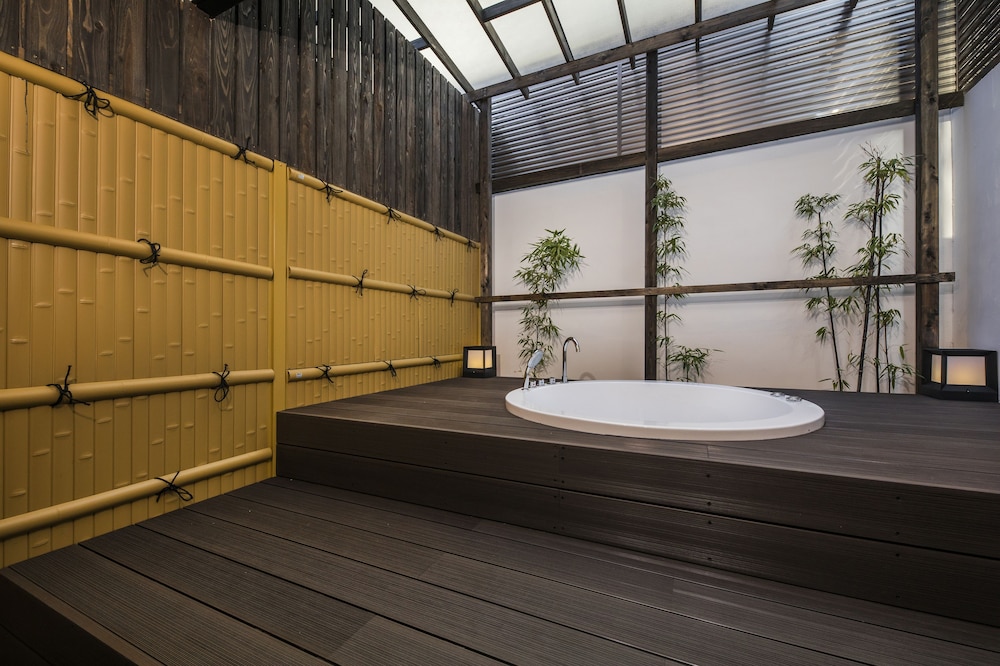 プレミアム ルーム スパ浴槽 (Shiki Suites | Kyoto Umekoji) | シキスイート 京都梅小路