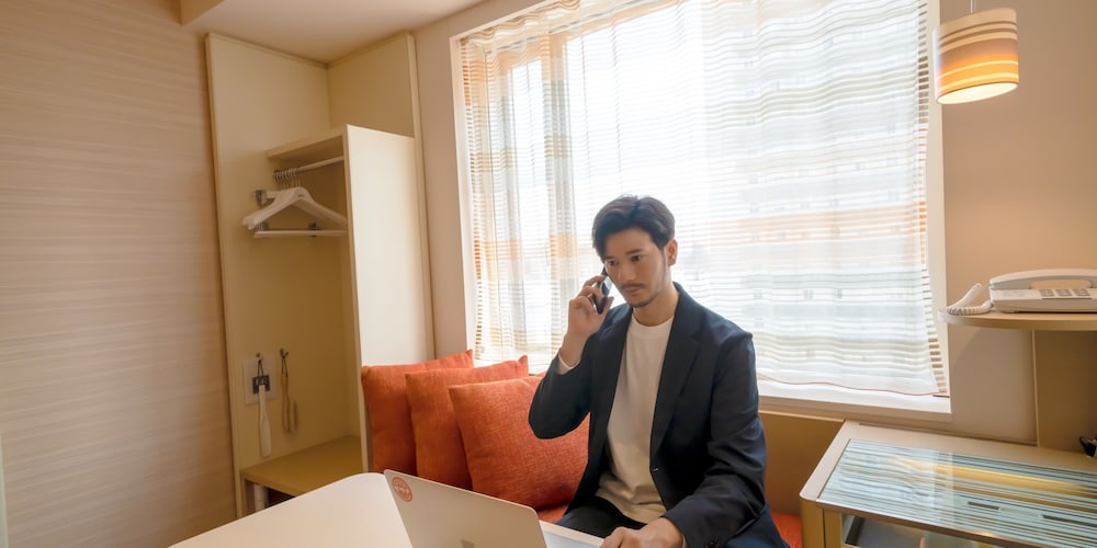 ツインルーム 禁煙 客室7 | アワーズ イン 阪急