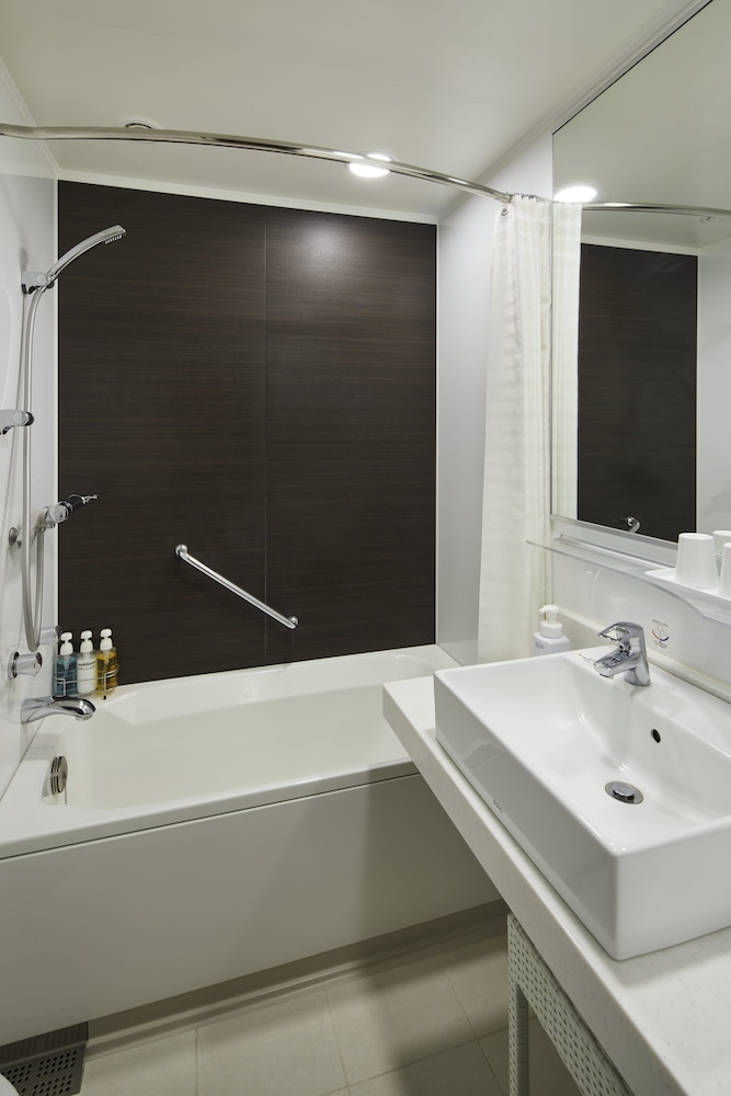 ツインルーム 禁煙 バスルーム0 | アワーズ イン 阪急