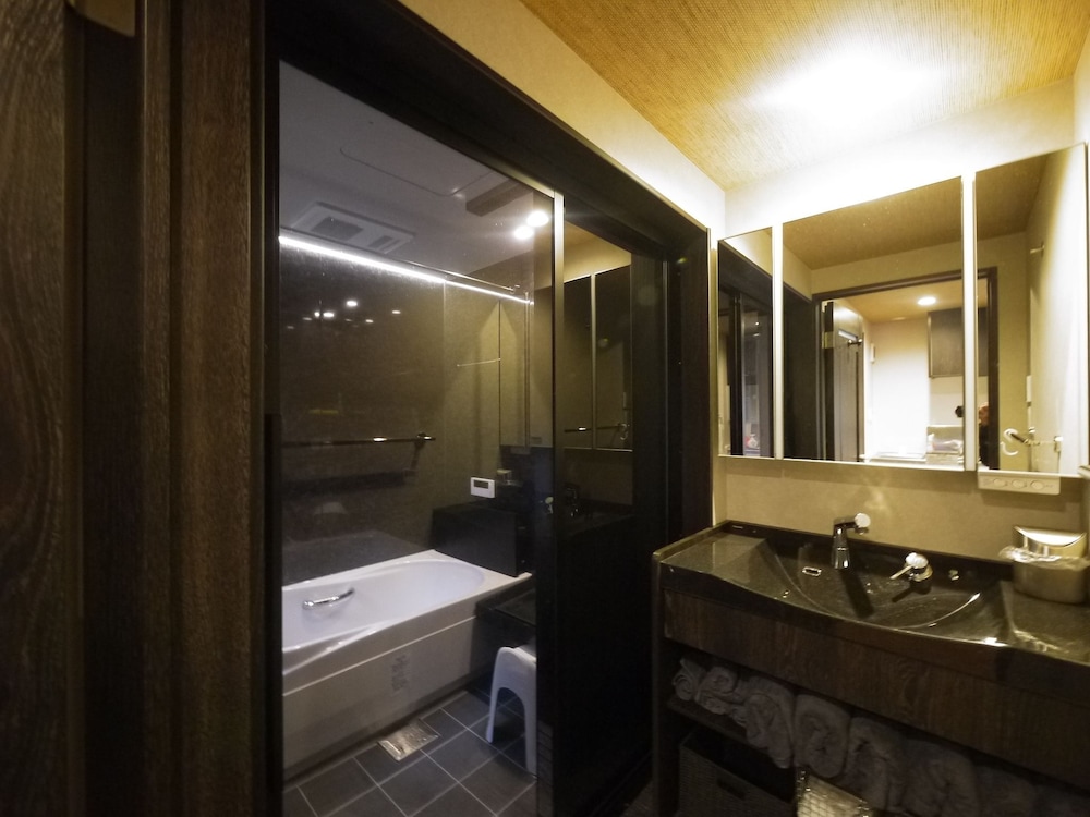 一棟貸し バスルーム1 | 京都駅前町屋 嘉右衛門
