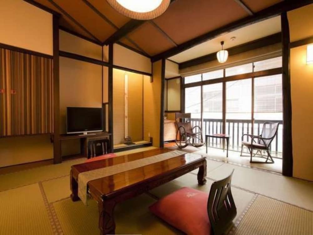 和室4人部屋 喫煙可 客室1 | 木造りの宿 橋津屋